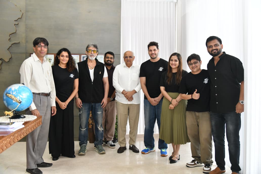 Chiranjeevi team of Get Set Go film meets CM Bhupendra Patel, CM praises the film team for the relief work they are doing
